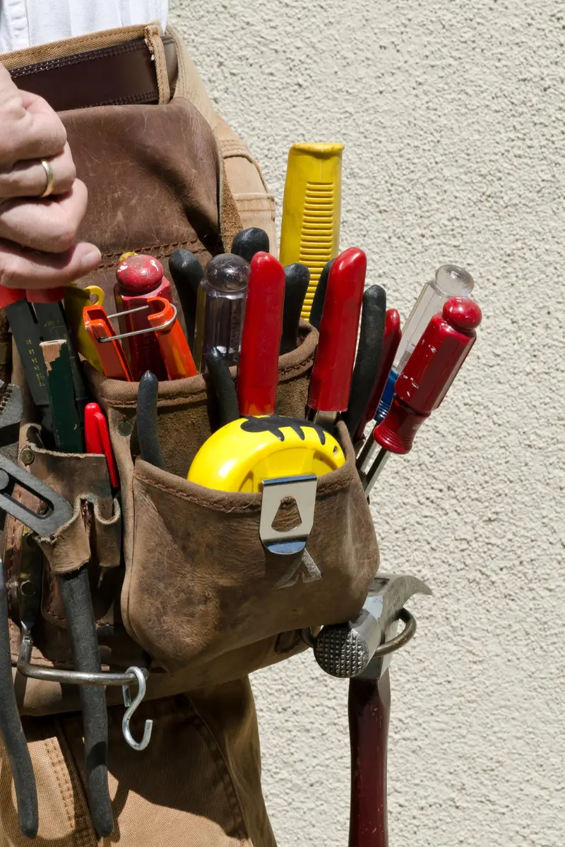 Handyman in Qatar fixing and installing home furniture